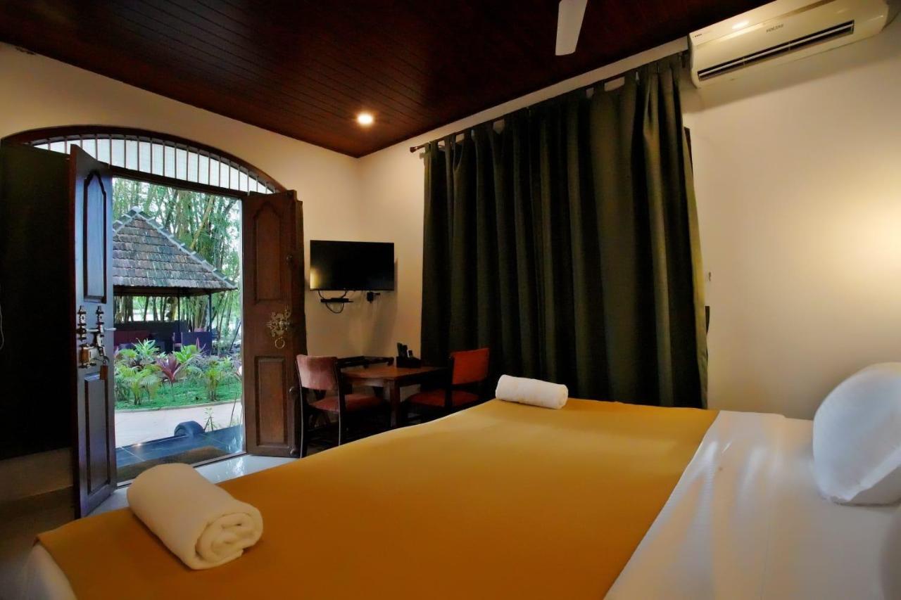 Bamboo Lagoon Backwater Front Resort Alappuzha Exterior photo