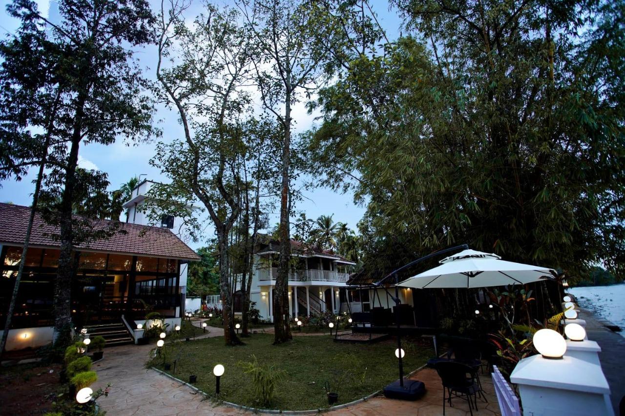 Bamboo Lagoon Backwater Front Resort Alappuzha Exterior photo