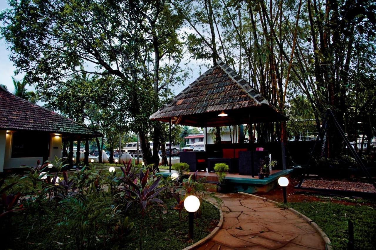 Bamboo Lagoon Backwater Front Resort Alappuzha Exterior photo