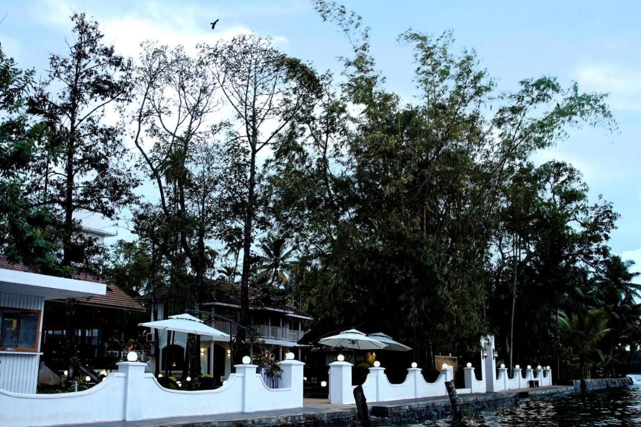 Bamboo Lagoon Backwater Front Resort Alappuzha Exterior photo