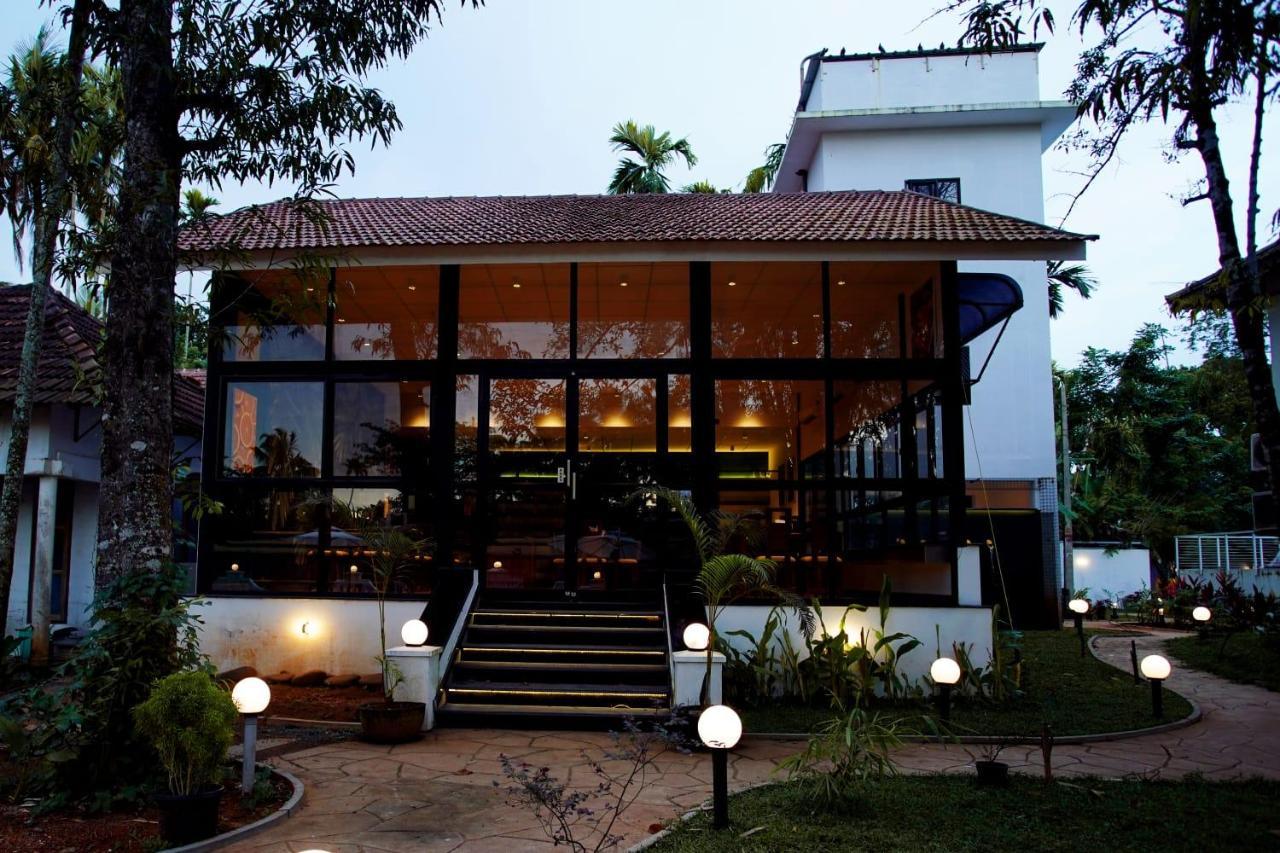 Bamboo Lagoon Backwater Front Resort Alappuzha Exterior photo